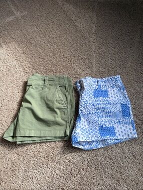 Vineyard Vines Green Solid and Blue/White Patchwork Print Women’s Shorts 3.5 in